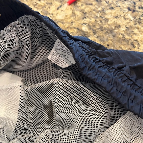 NWT Men’s black HOOOYI swimsuit size M with perfect working orange drawstrings. - Picture 5 of 6